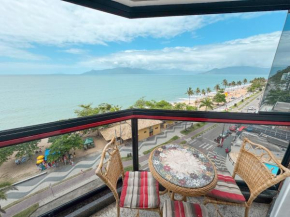 Apt Pé na Areia com Espaço Gourmet na Varanda